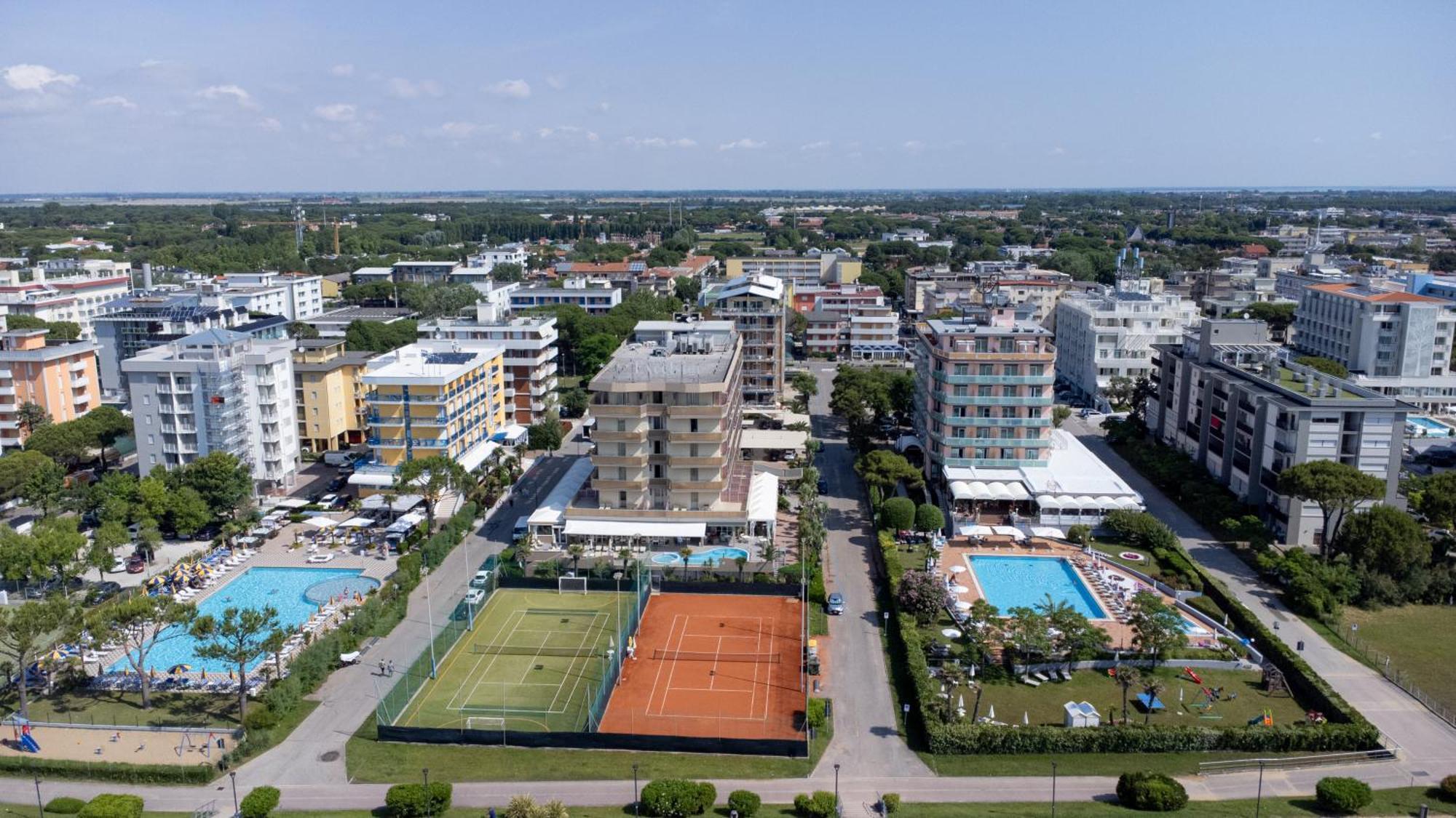 Hotel Excelsior Bibione Exterior photo