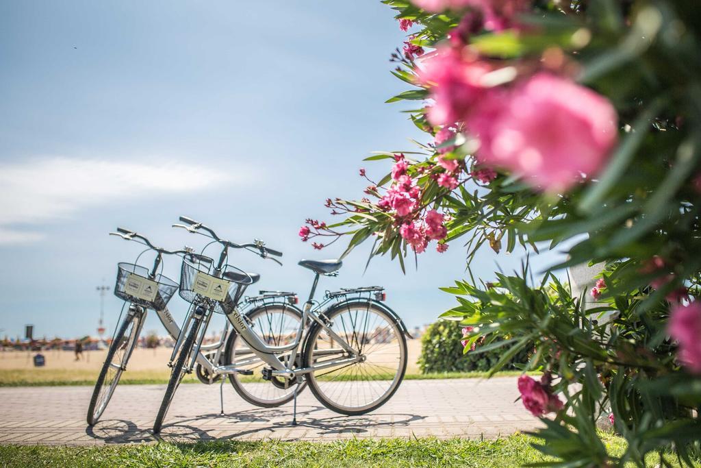 Hotel Excelsior Bibione Exterior photo